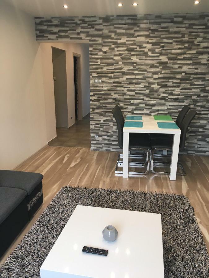 Ferienwohnung Igenyes Lakas Szegedin Exterior foto